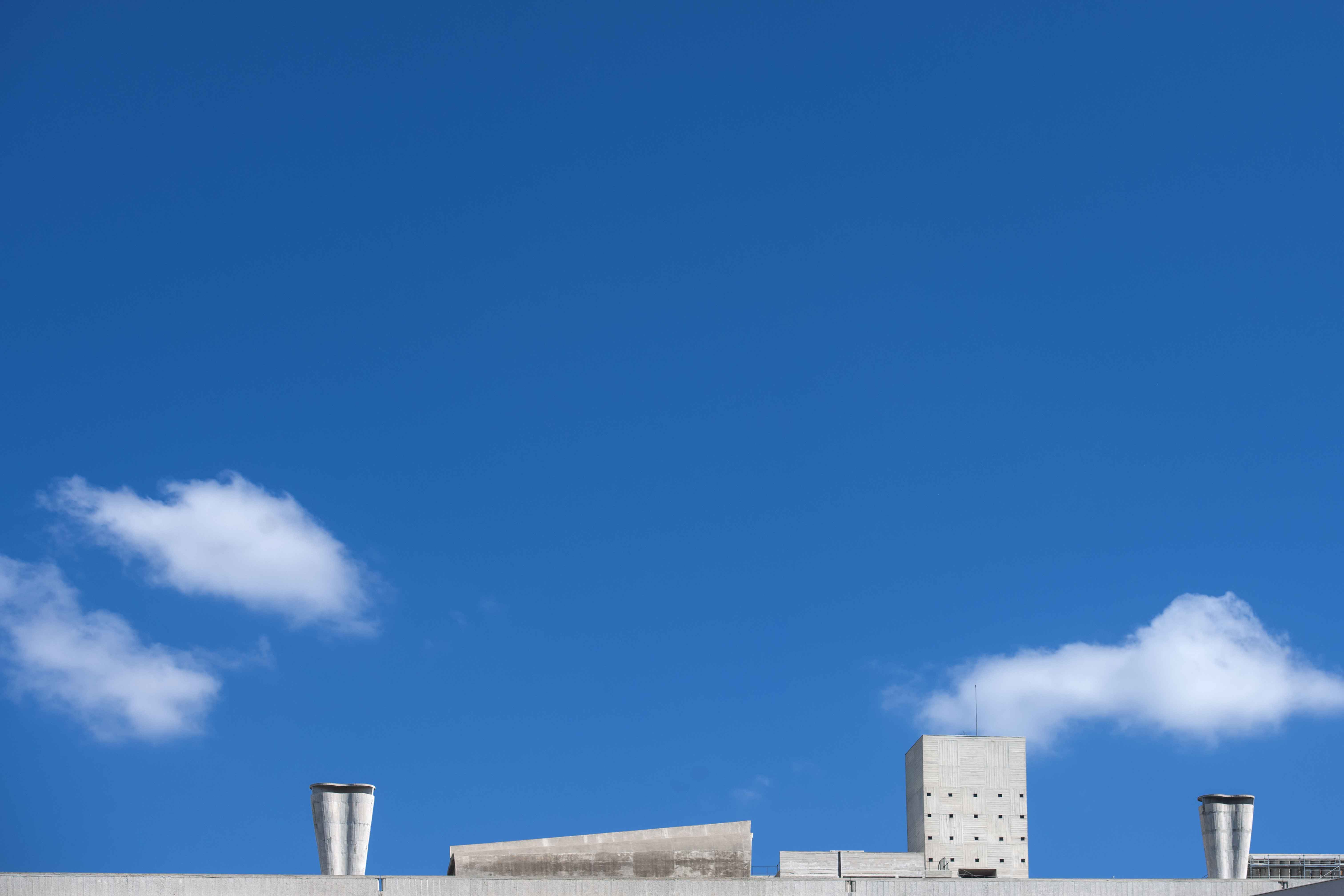 Le Corbusier la cite Radieuse beton toit terrasse cheminée gymnase histoire de l’art brutalisme concretesky line gris nuage poésie